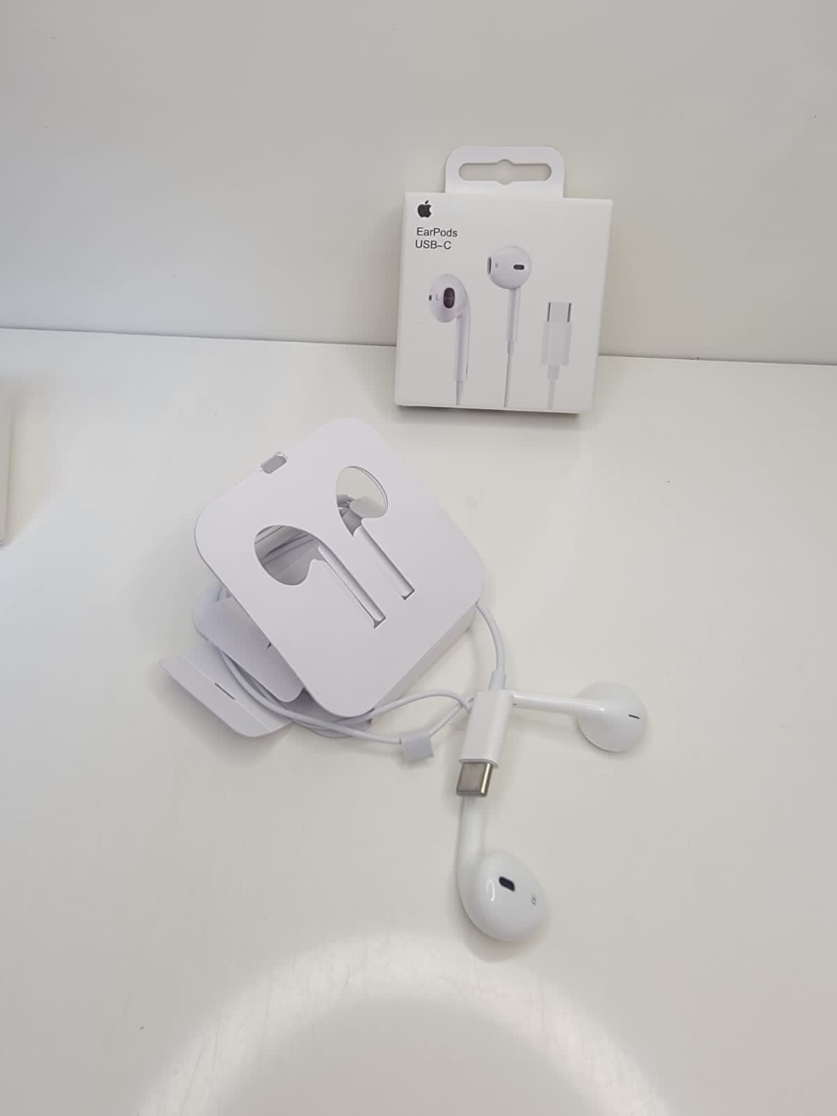 Manos Libres Iphone Earpods USB-C – Hondumedia - Main Image